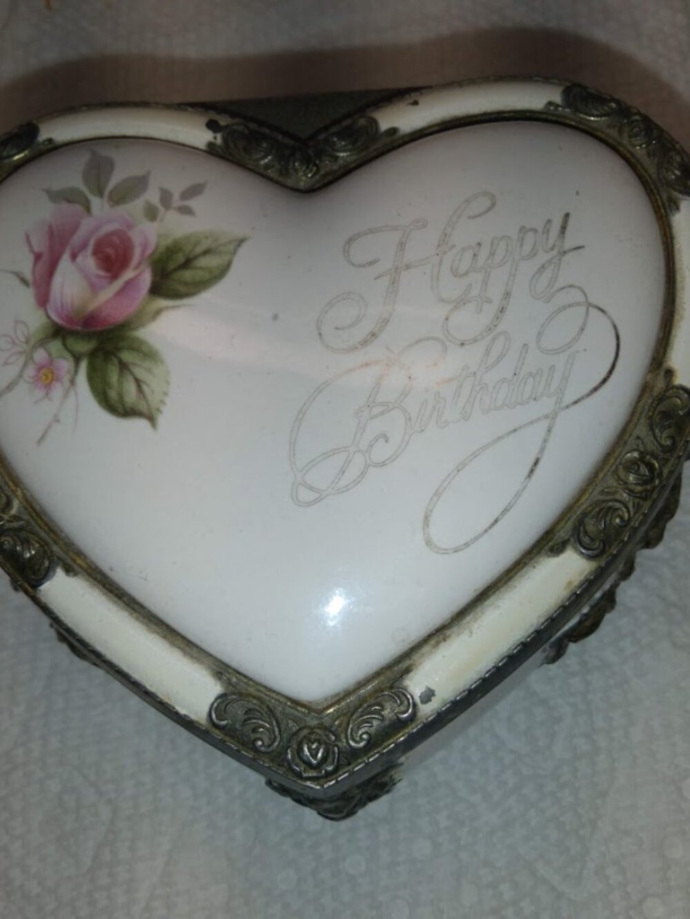 Jewel Box White Rose Heart Shape Music plays Happy Birthday - Vintage
